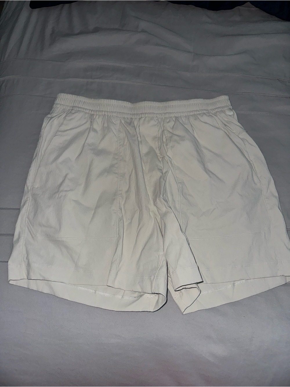 lululemon men’s bowline shorts 5” size Large